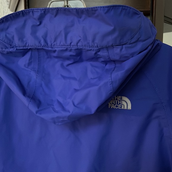 The North Face Hyvent 2.5L rain jacket. Excellent condition. Size S - Picture 7 of 10